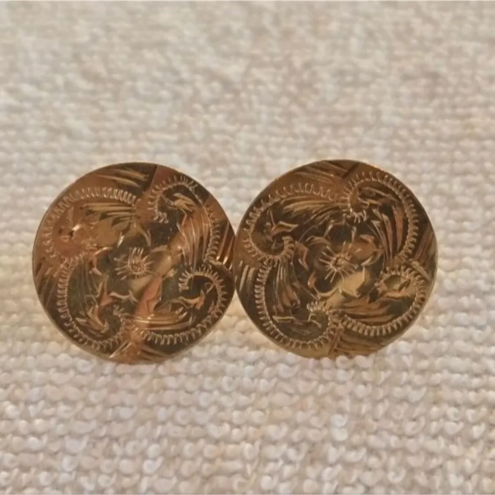 Vintage Elegant 14k Yellow Gold Cuff Links w/ floral design